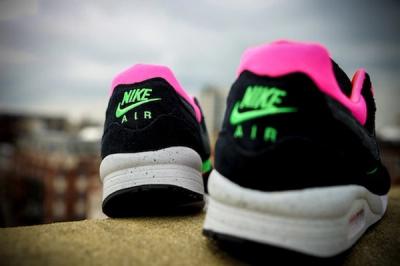 Nike Size Urban Safari Am Light Blk Heel Profile 1