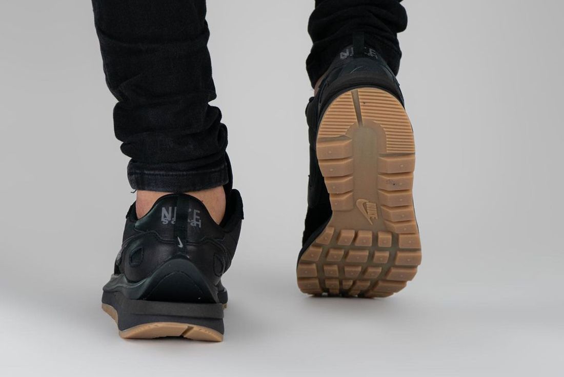 nike vaporwaffle black gum