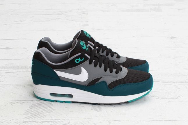 Nike Airmax1 Essentail Black Turquoise Profile 1