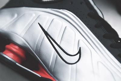Nike Shox R4 Silver Black Red 4