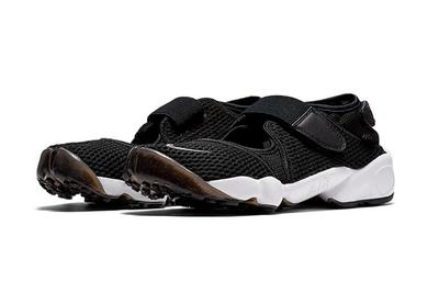 Nike Air Rift Black And White Front Angle Shot 1