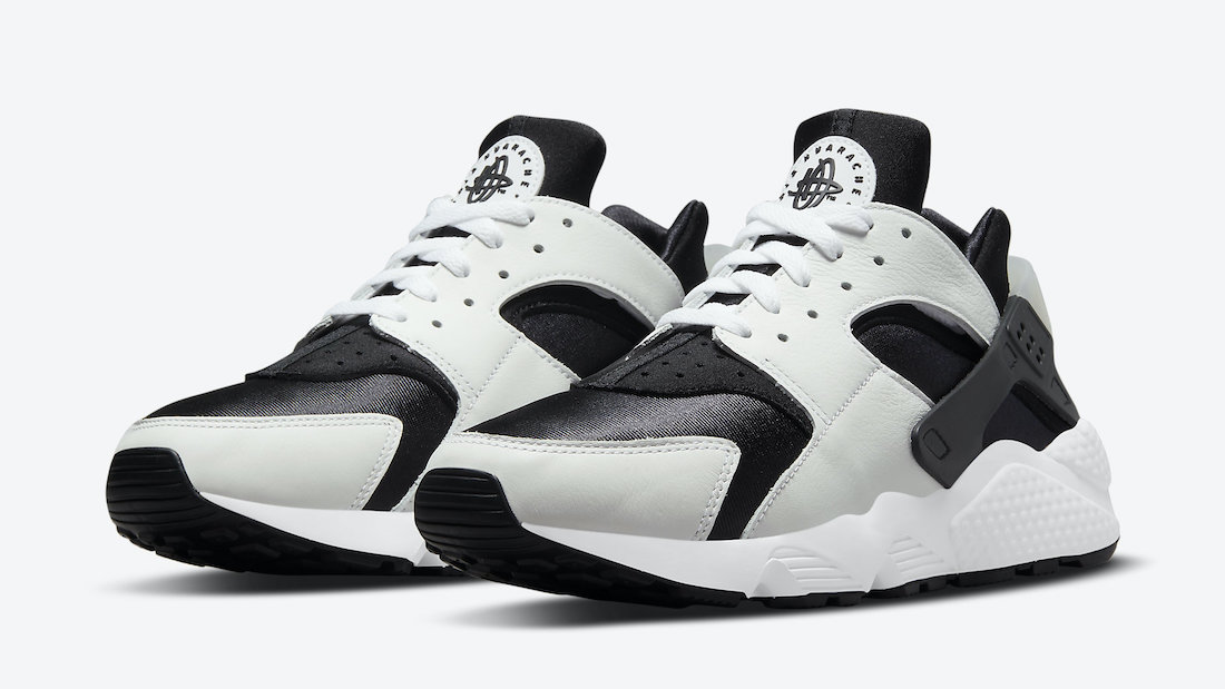 Nike huarache limited edition black clearance