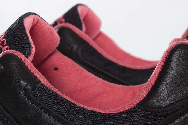 Staple X Size X New Balance 577 Black Pigeon Lining Detail 1