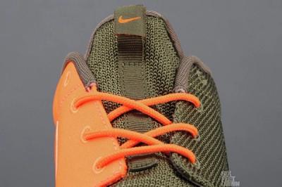 Nike Roshe Run 2Faced Green Tongue Detail 1
