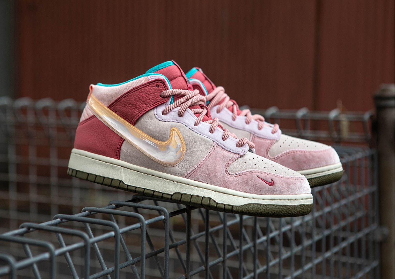 social status dunks release date