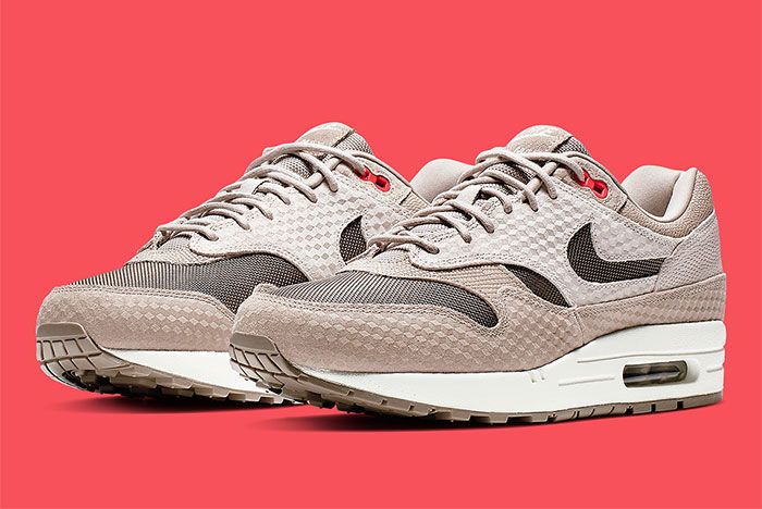 air max 1 premium moon particle