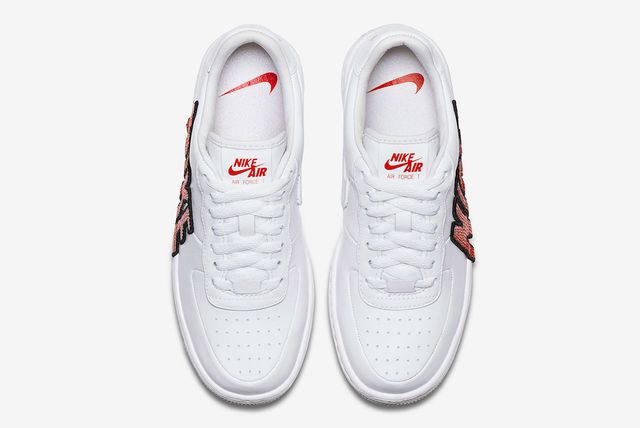 sneaks up af1
