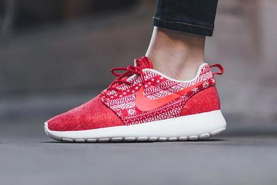 Nike Roshe One Winter Wmns Sweater Pack4