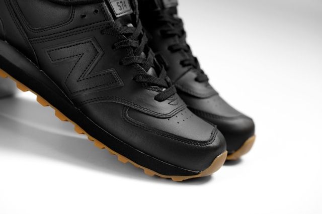 new balance 574 black gum sole