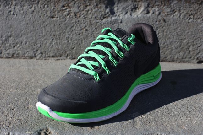 Nike Lunarglide 4 Ext Poison Green Quater Front 1