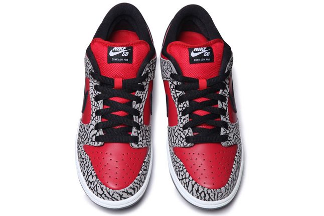 Supreme Nike Sb Dunk Low 2012 01 1