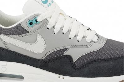 Nike Am1 Vntg Anthracite Grey Midfoot Detail 1