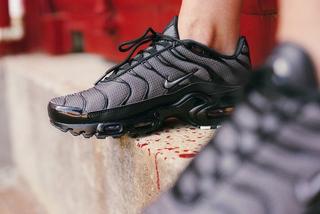 nike air max plus womens black