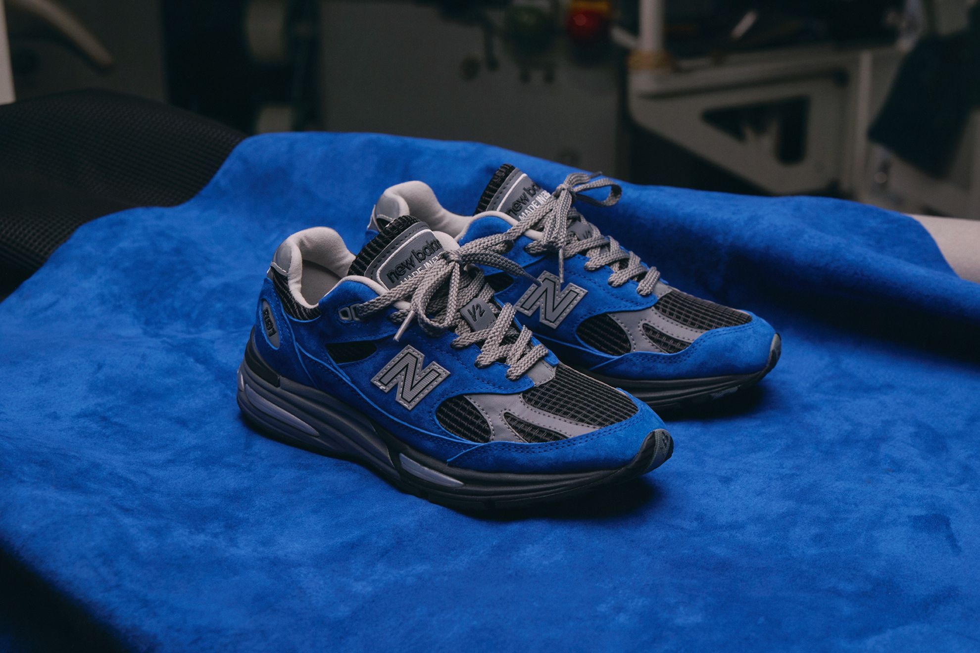 New Balance 991v2 ※美品 From Paris to Tokyo: New Balance Celebrate Global 991v2 Lovers