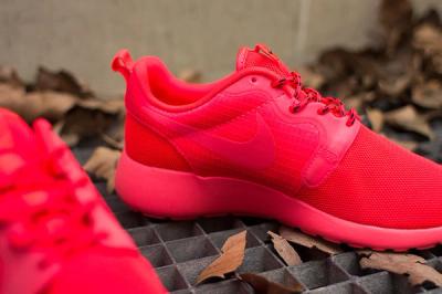 Nike Wmns Roshe Hyp Laser Crimson Perspective2