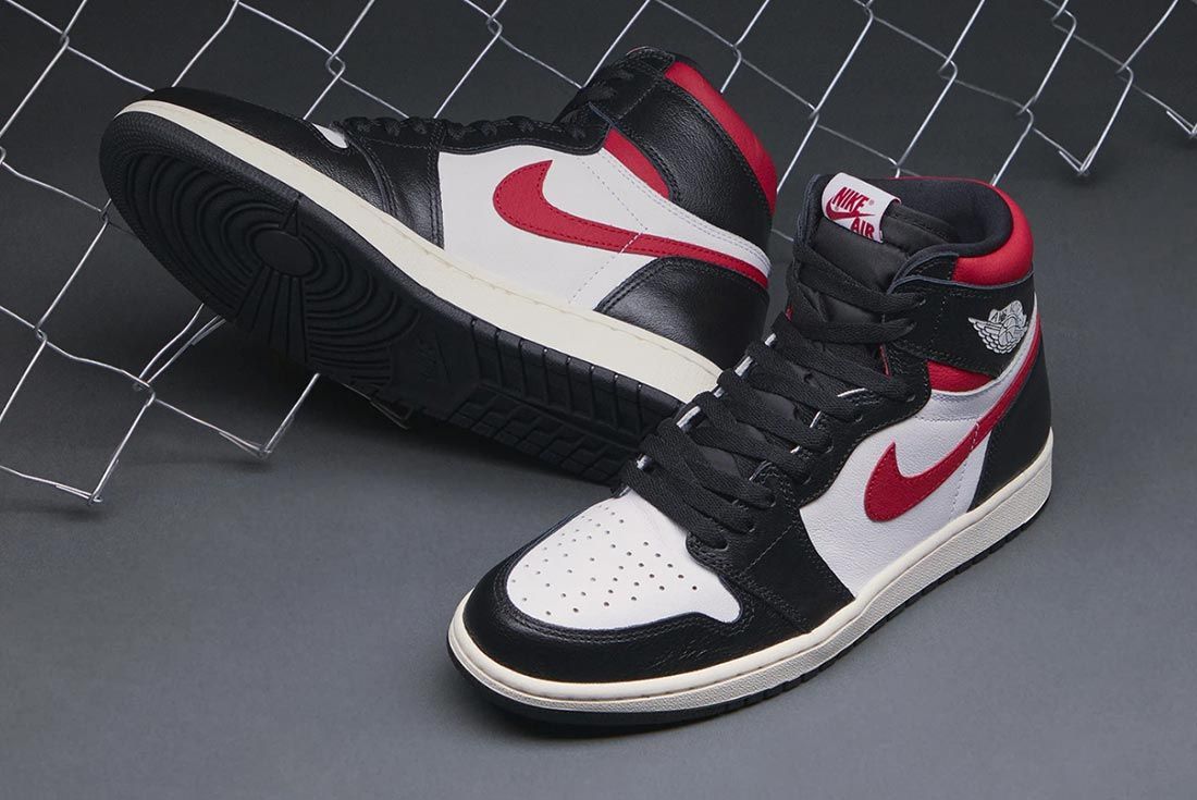 Air Jordan 1 Gym Red 555088 061 Angled Top Shot