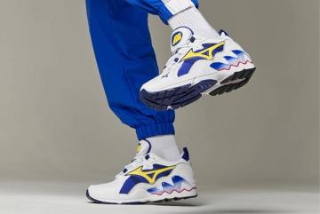 Here's How People Are Styling the Mizuno Wave Rider β