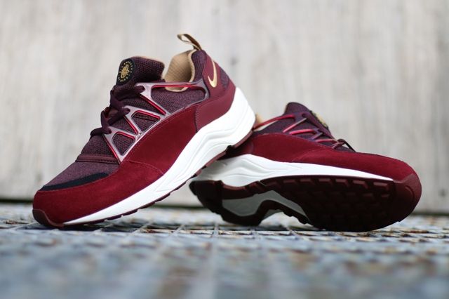 nike huarache burgundy