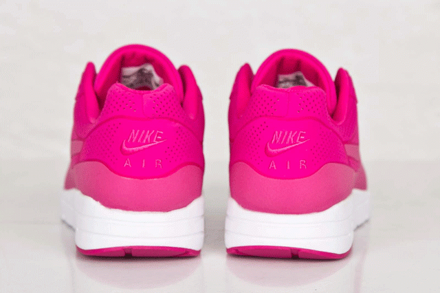 Nike Am1 Ultra Moire Pink Spark 1