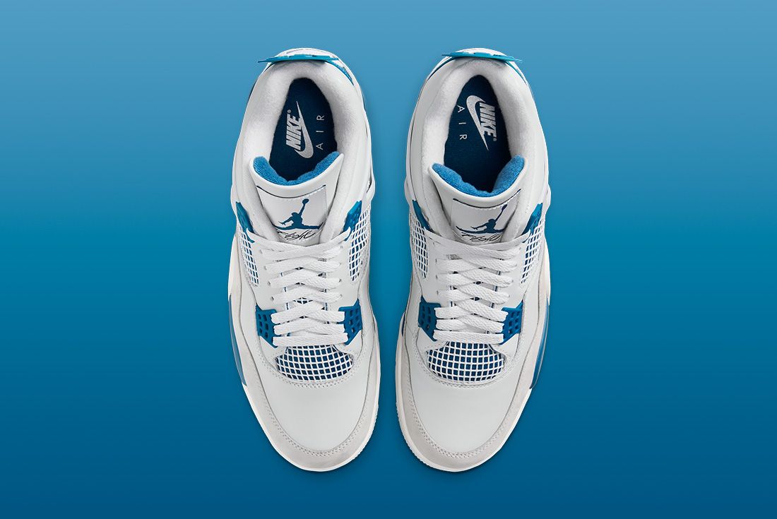 blue and white 4s release date
