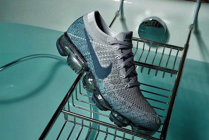 nike vapormax blue sole