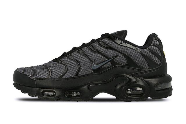 all black nike air max plus womens