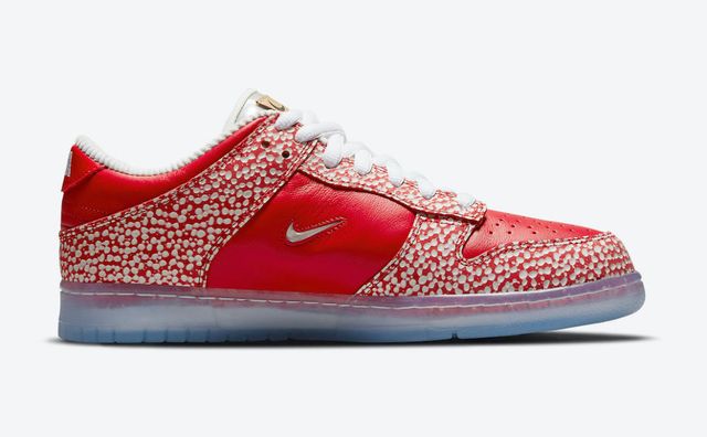 Official Pics: Stingwater x Nike SB Dunk Low 'Magic Mushroom' Gets a ...