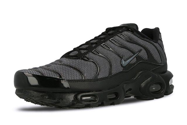 all black nike air max plus womens