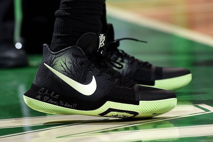 kyrie 3 on court