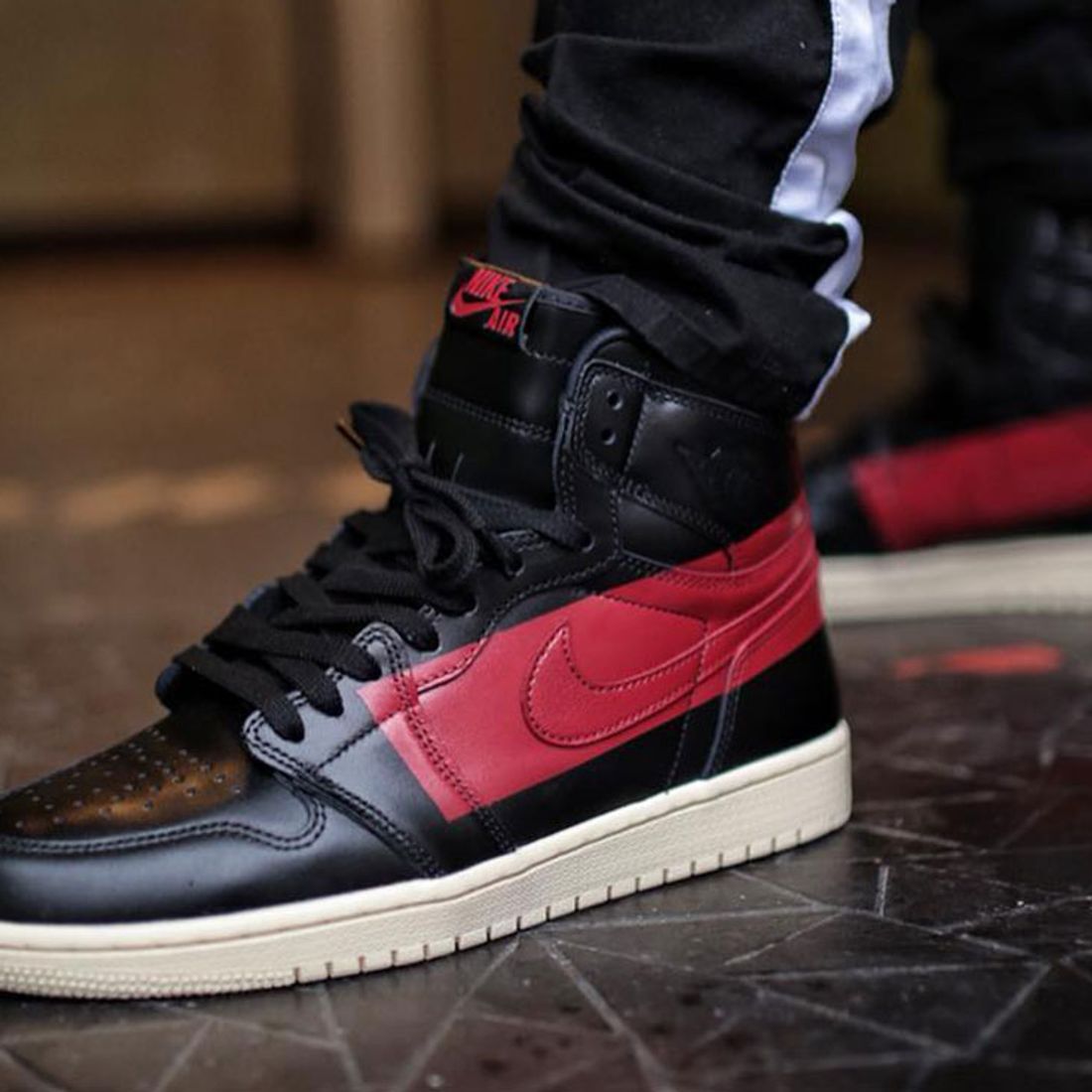 Genealogía Autor Conmoción Here's How People Are Styling the Air Jordan 1 'Couture' - Sneaker Freaker