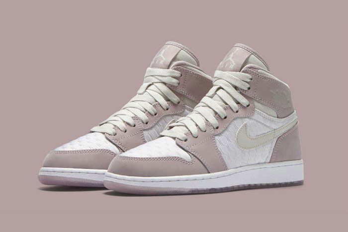 Air Jordan 1 Heiress Plum Fog