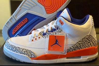 Air Jordan 3 Knicks Detailed Shots Pair Side