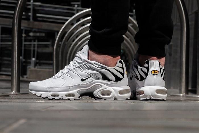 Nike Air Max Plus (White/Black) - Releases 
