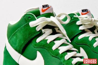 Nike Dunk Hi Fortress Green Tongue Detail