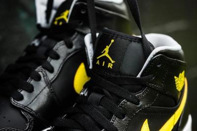 Air Jordan 1 Mid Vibrant Yellow 5