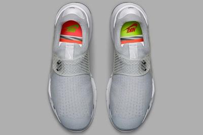 More Nike Sock Dart 9