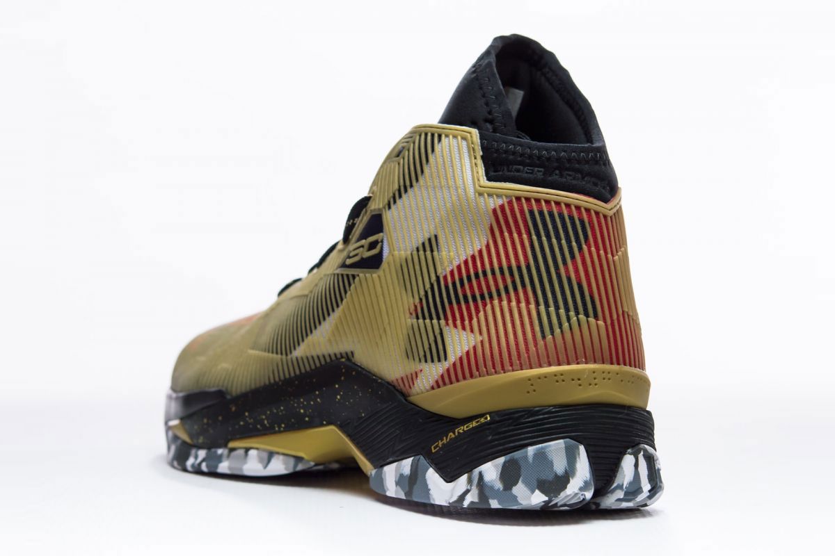 Under Armour Curry 2.5 Gold/Camo) - Sneaker Freaker