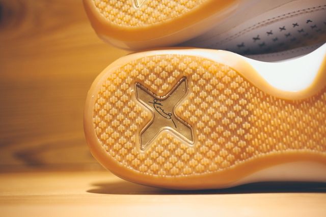 Nike Kobe 10 Ext White Gum Gold 4