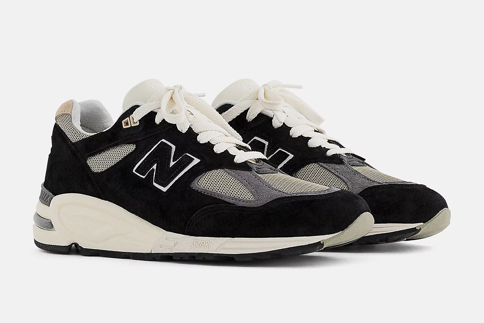 New Balance's MADE in USA Line Tunes Up the 990v2 in 'Black/True