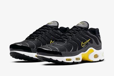 Nike Air Max Plus Black Active Yellow Cn0142 001 Front Angle