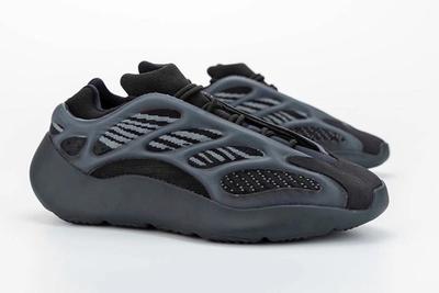 Adidas Yeezy 700 V3 Black Right