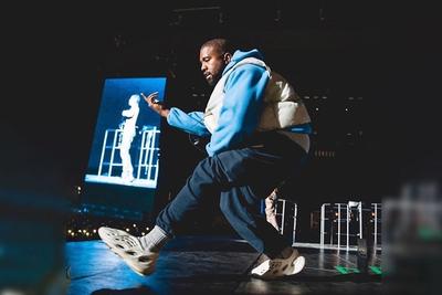 Kanye West Yeezy Foam Runner On Stage