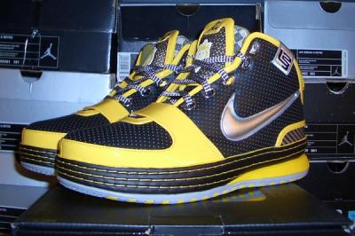 Rebecca Dahms Wmns Basketball Collection Nike Air Zoom Le Bron 6 Taxi 1