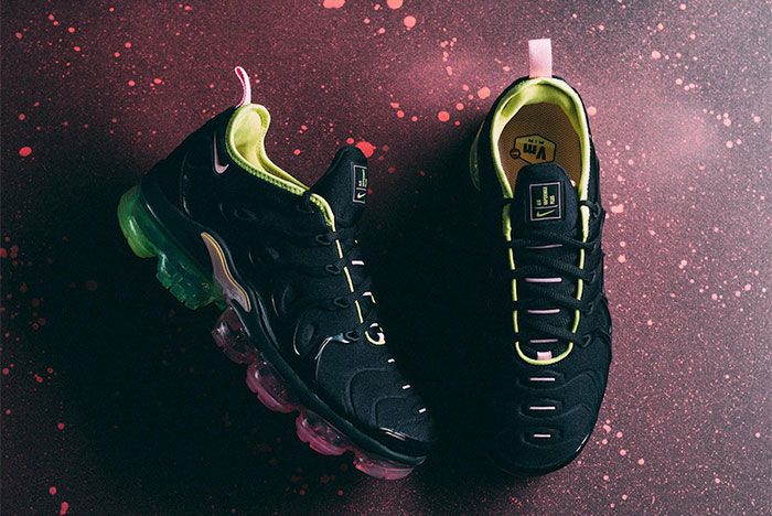 Nike air vapormax plus black pink rise volt best sale