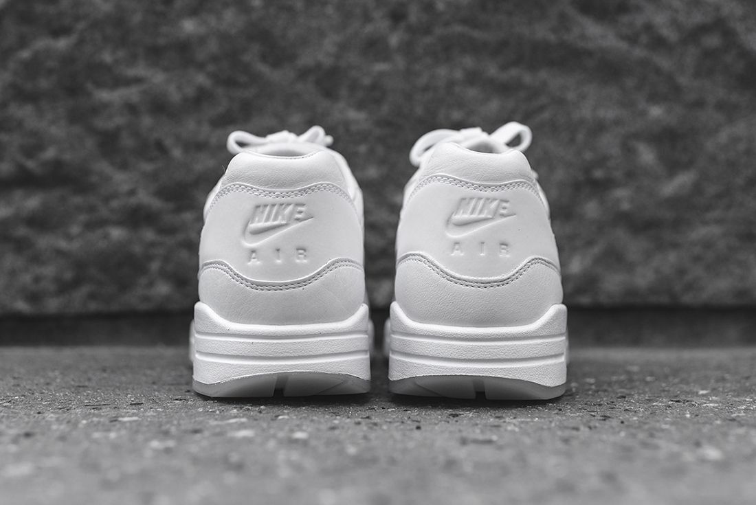 nike air max 1 triple white