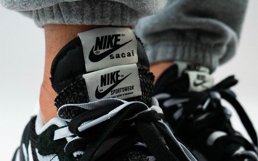 definitief merknaam Aanzetten On-Foot Look: sacai x Nike VaporWaffle Black/White - Sneaker Freaker