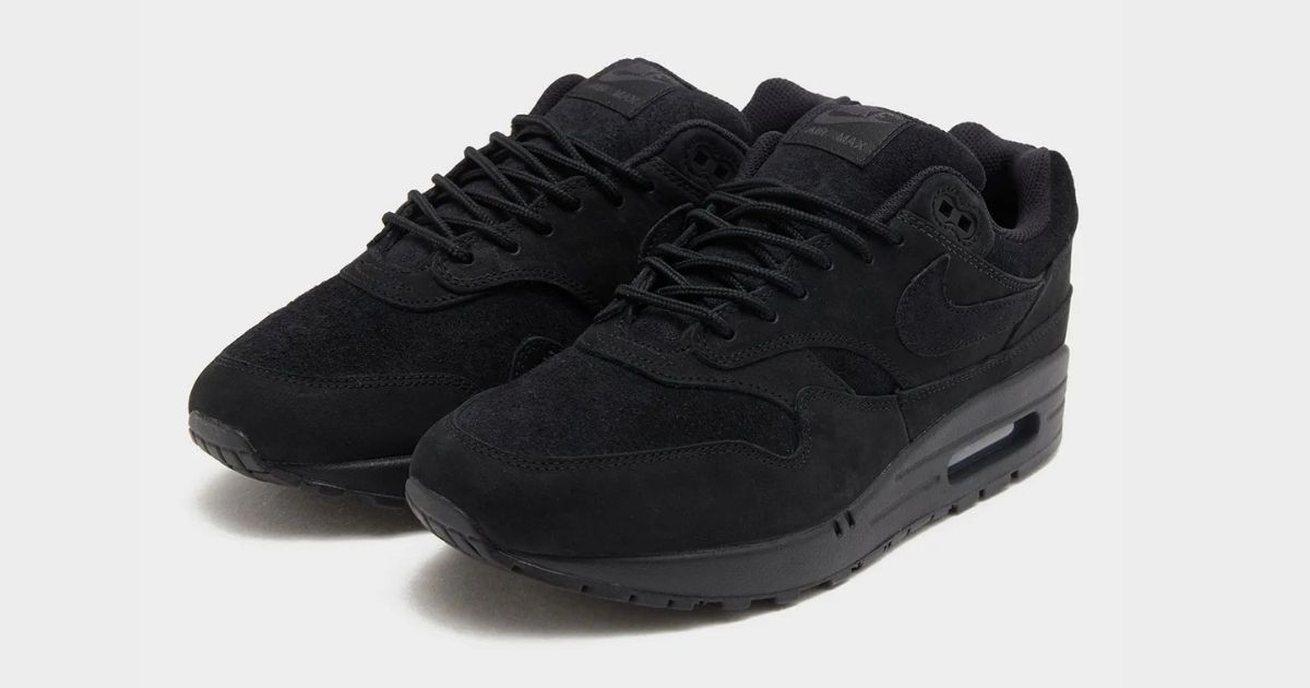 nike all black air max 1