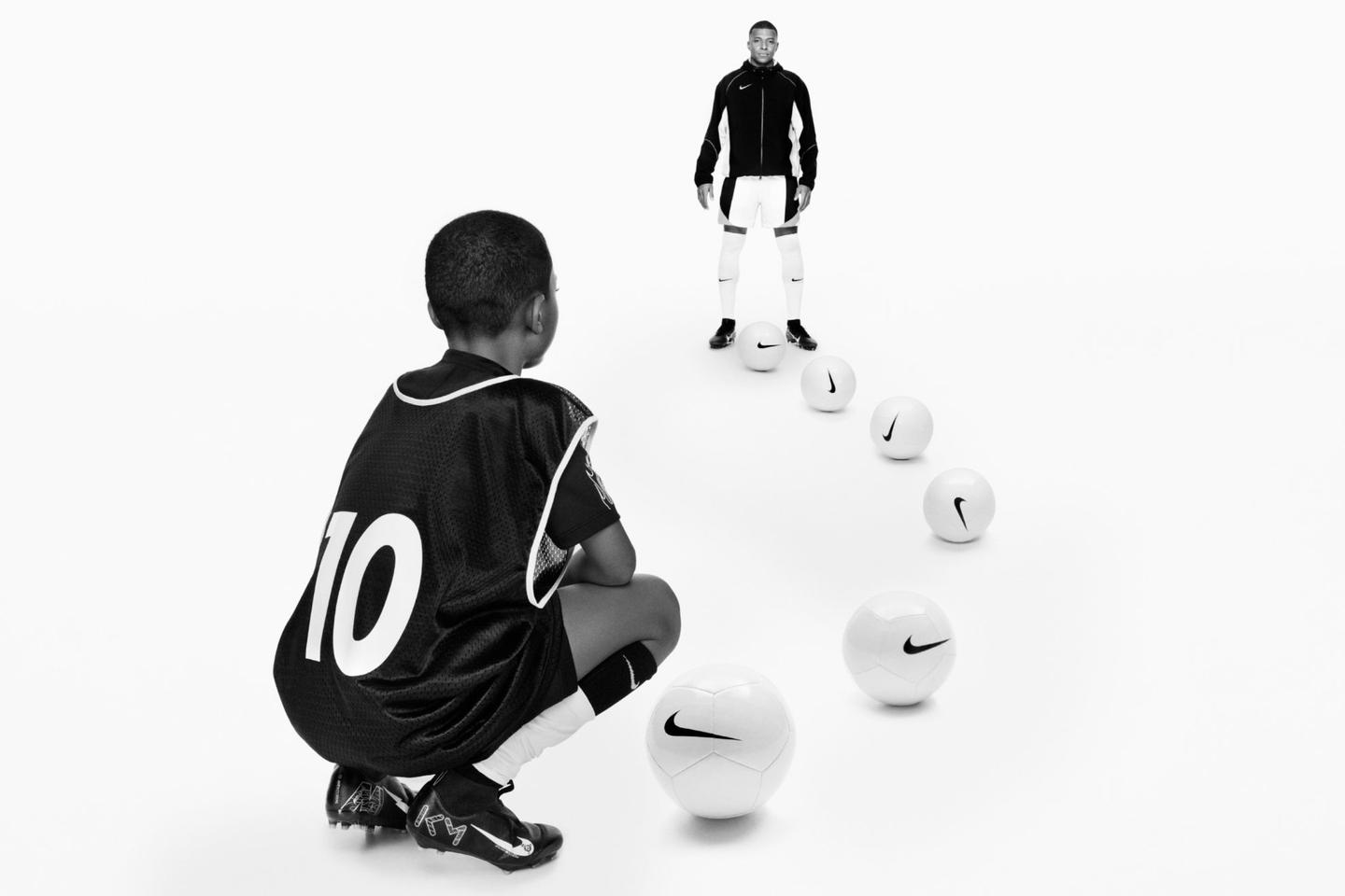 Hinh anh 15: Cac mau giay da bong Nike noi bat nam 2025 nhu Mercurial va Tiempo