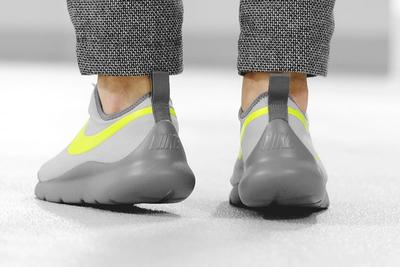 Nike Aptare Essential Wolf Grey Volt 3