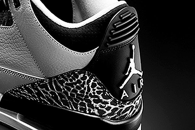 Jordan 3 Wolf Grey Heel Closeup